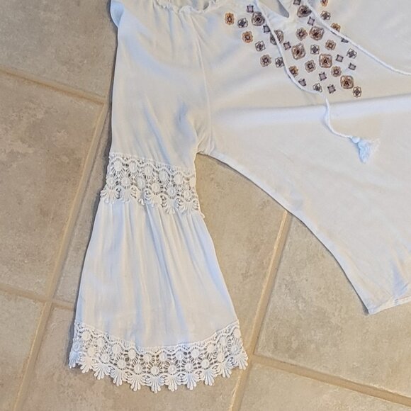 Democracy Embroidered Ivory Gauzy Bohemian Peasant Top with Bell Sleeves Sz L - Picture 11 of 14